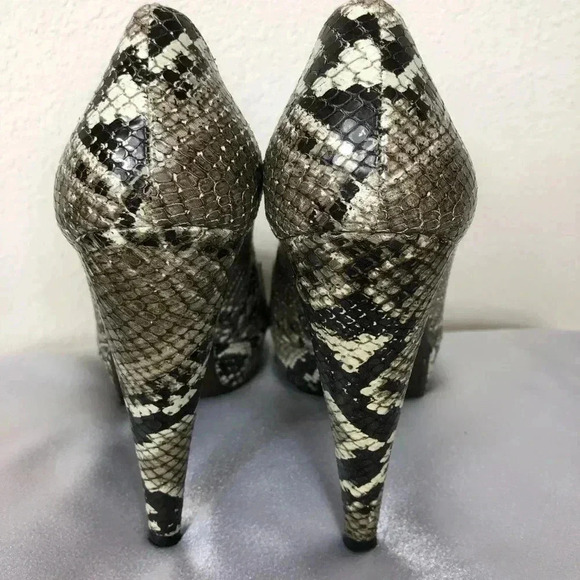 Stuart Weitzman Women’s Python Embossed Leather Platforms Heels Pumps Si… - Picture 5 of 8